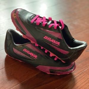 Girls Brava Size 4.5 US Soccer Cleats